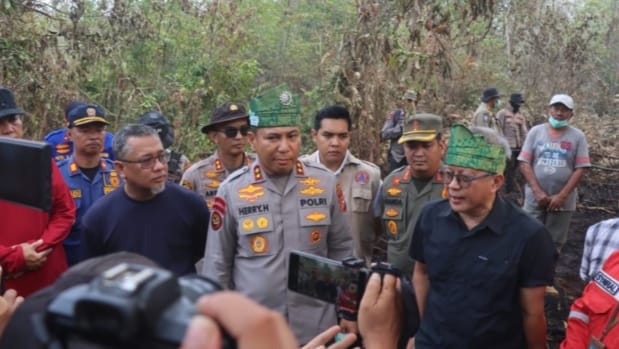 Kapolda Riau Karhutla Dumai Mulai Terkendali, Kolaborasi Jadi Kunci Jumat/ 27 Maret /2026 18:02:07 WIB