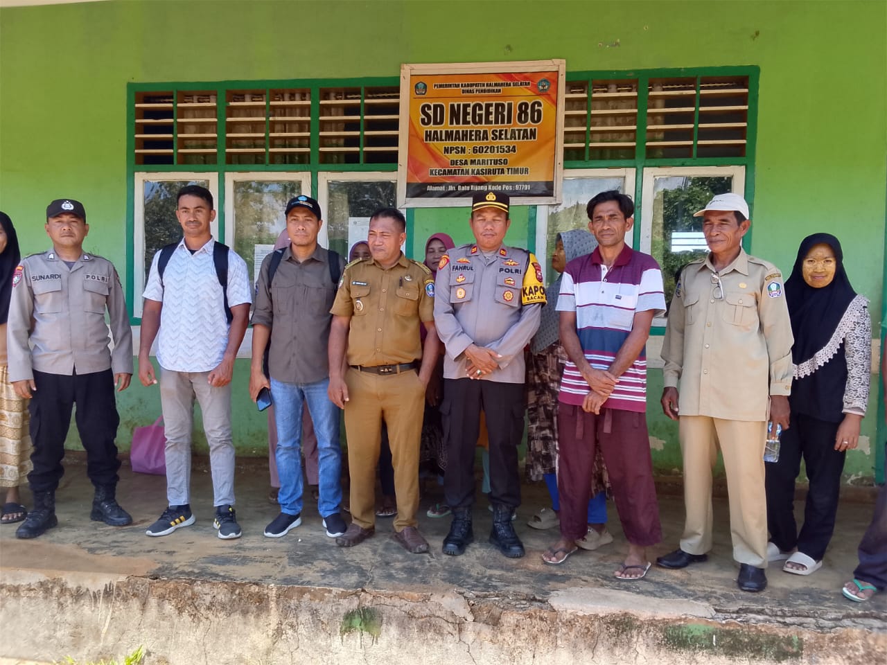 Polres Halsel Fasilitasi Mediasi, Pemalangan SD Negeri 86 Desa Martuso Berhasil Diselesaikan