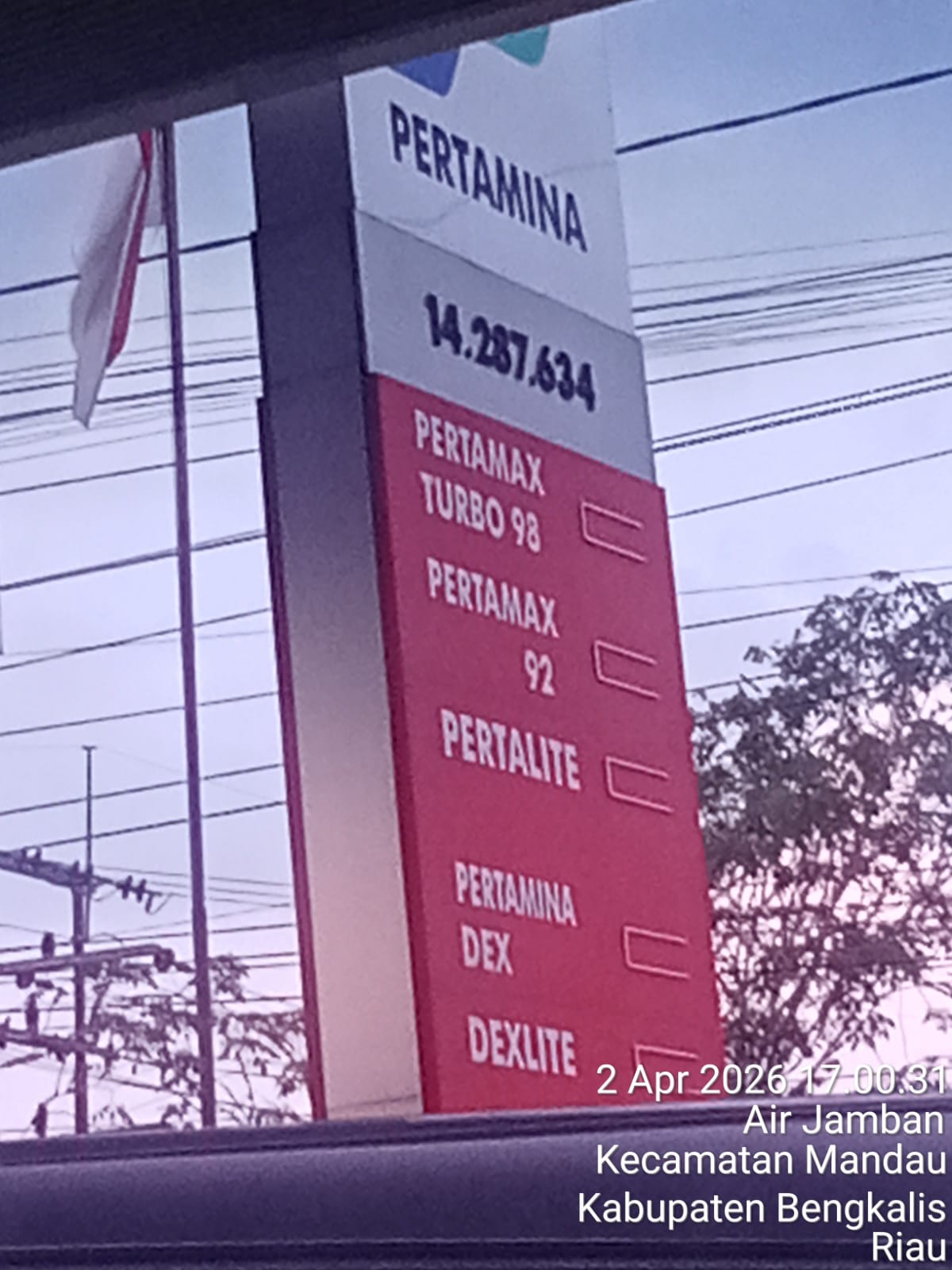 Pantauan Tim Wartawan Diduga Pekerja SPBU Nakal BBM Mengisikan Puluhan Jerigen Gunakan Mobil Pribadi Penimbun Agustus 2026